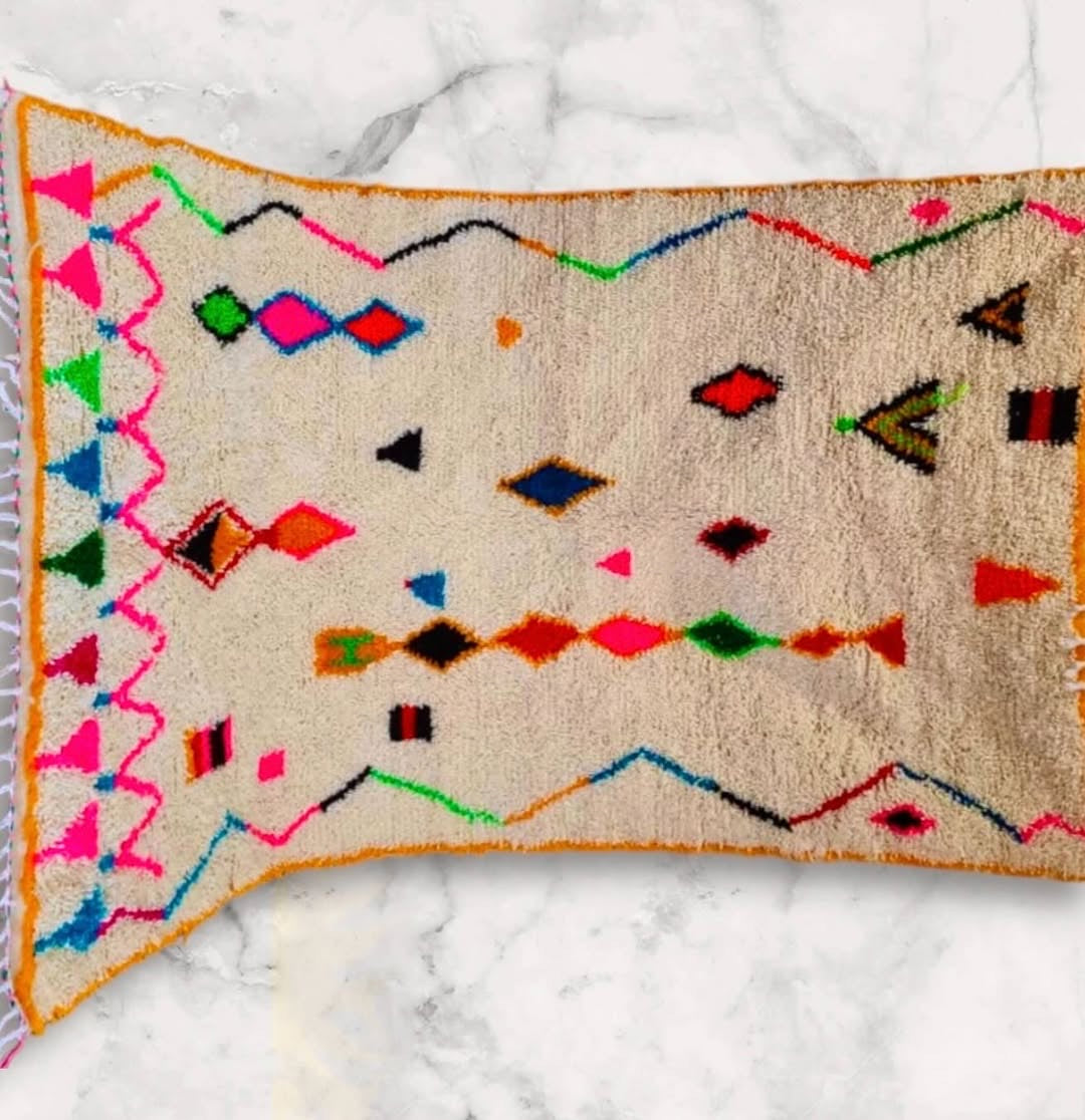 Handmade Azilal Rug, size 250 x 150 cm || 8.2 x 4.92 ft