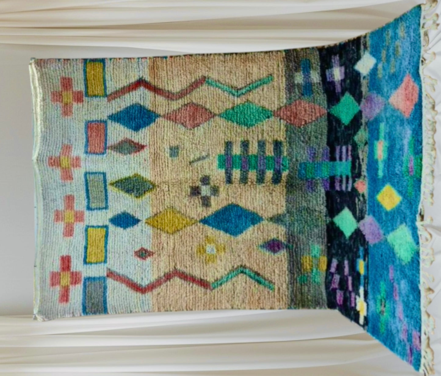 Handmade boujaad Rug, size 250 x 150 cm || 8.2 x 4.92 ft
