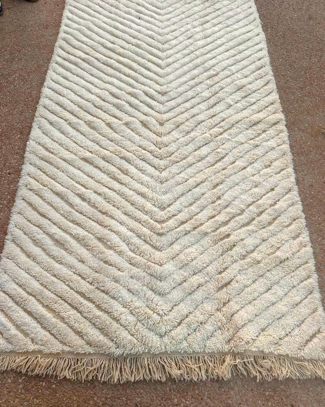 Beni Ouarain Rug size 250 x 150 cm || 8.2 x 4.92 ft