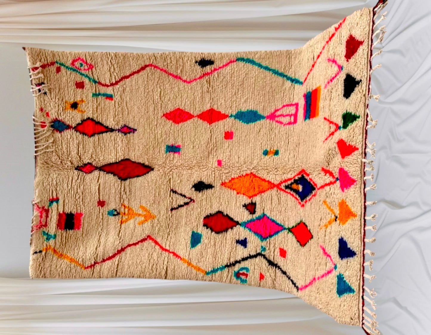 Handmade Azilal Rug, size 250 x 150 cm || 8.2 x 4.92 ft