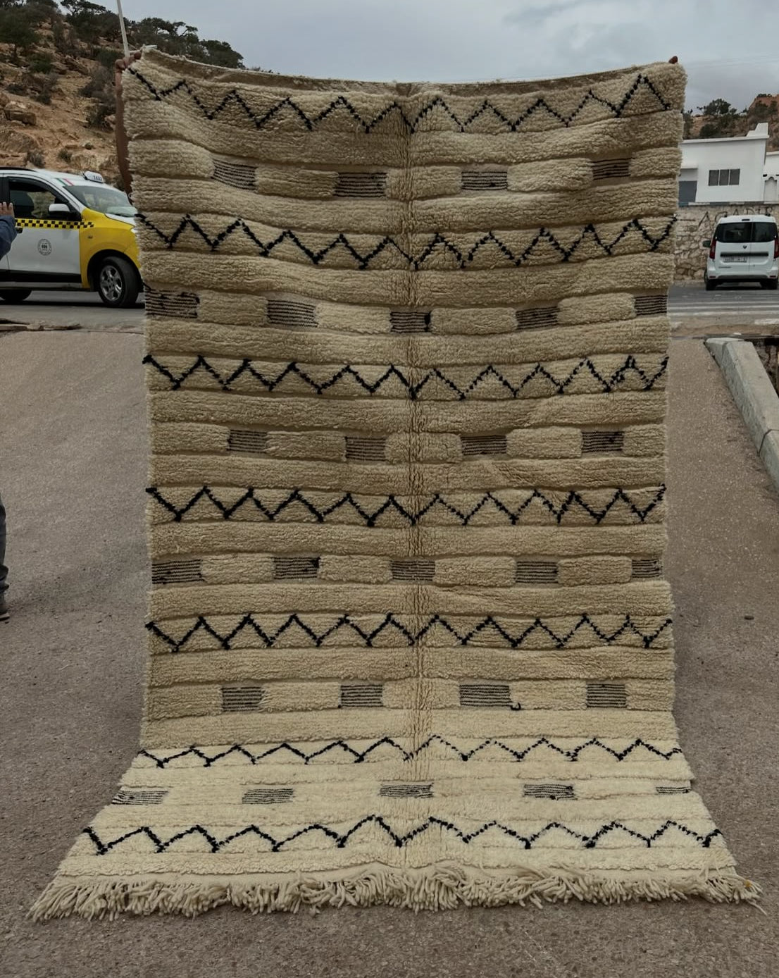 Beni Ouarain Rug size 250 x 150 cm || 8.2 x 4.92 ft