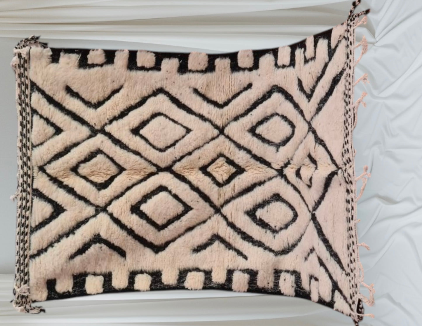 Beni Ouarain Rug size 250 x 150 cm || 8.2 x 4.92 ft