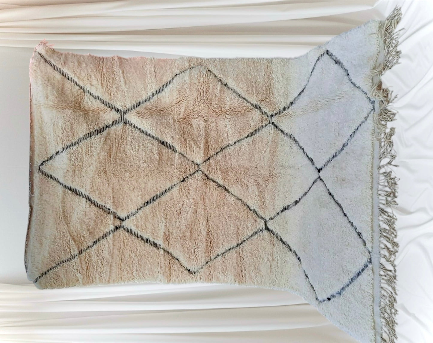 Beni Ouarain Rug size 250 x 150 cm || 8.2 x 4.92 ft