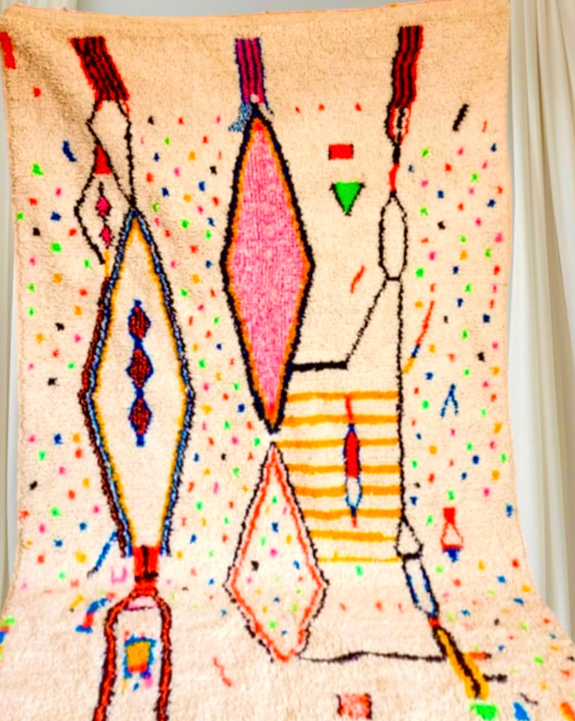Handmade Azilal Rug, size 250 x 150 cm || 8.2 x 4.92 ft