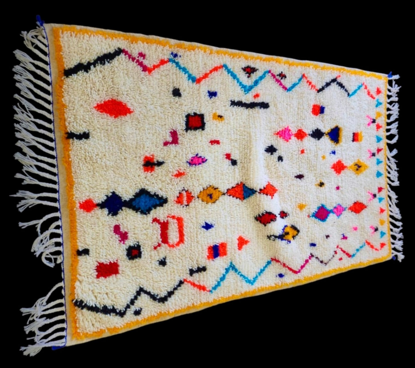 Handmade Azilal Rug, size 150 x 100 cm (4.92 x 3.28 ft)