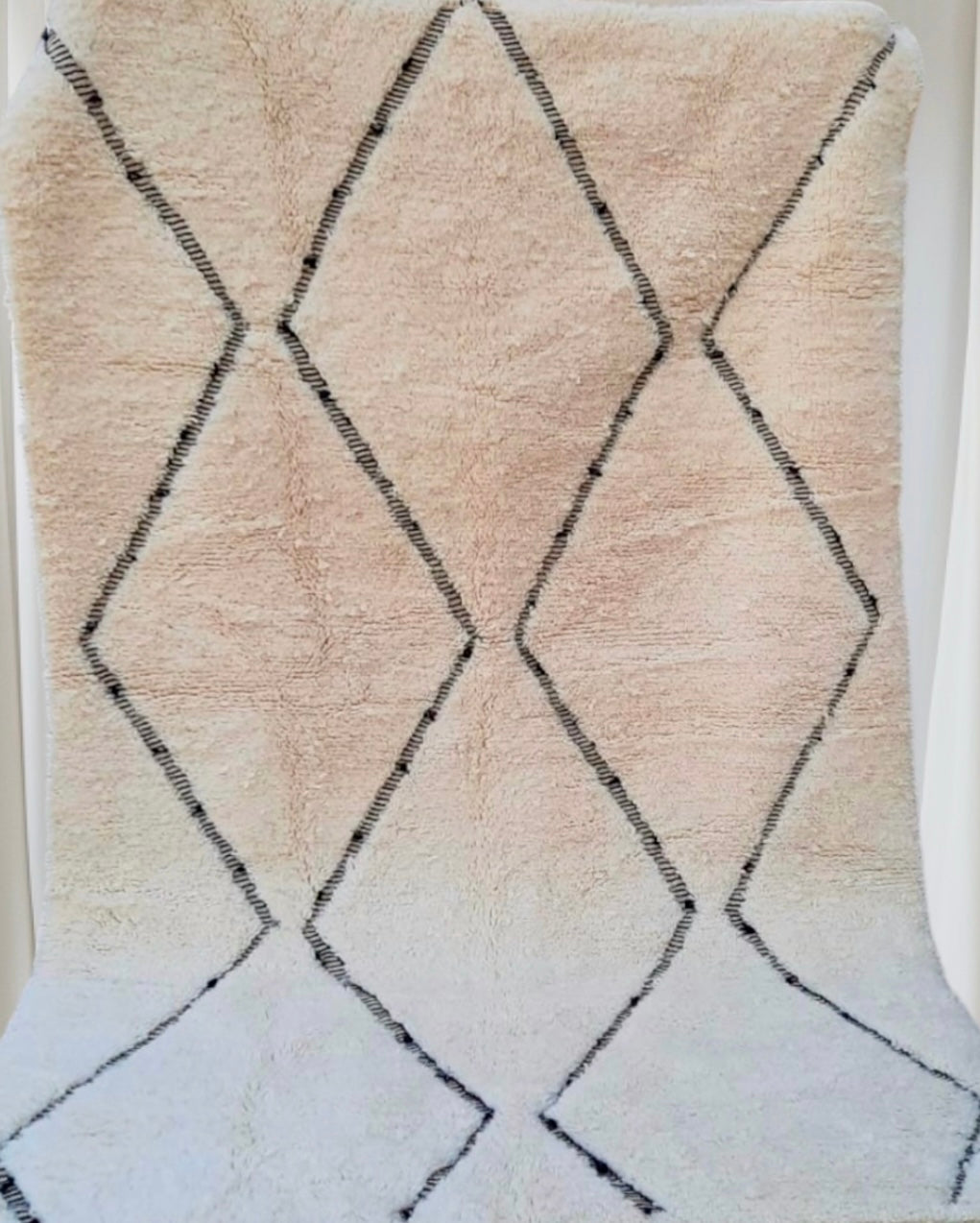 Beni Ouarain Rug size 250 x 150 cm || 8.2 x 4.92 ft