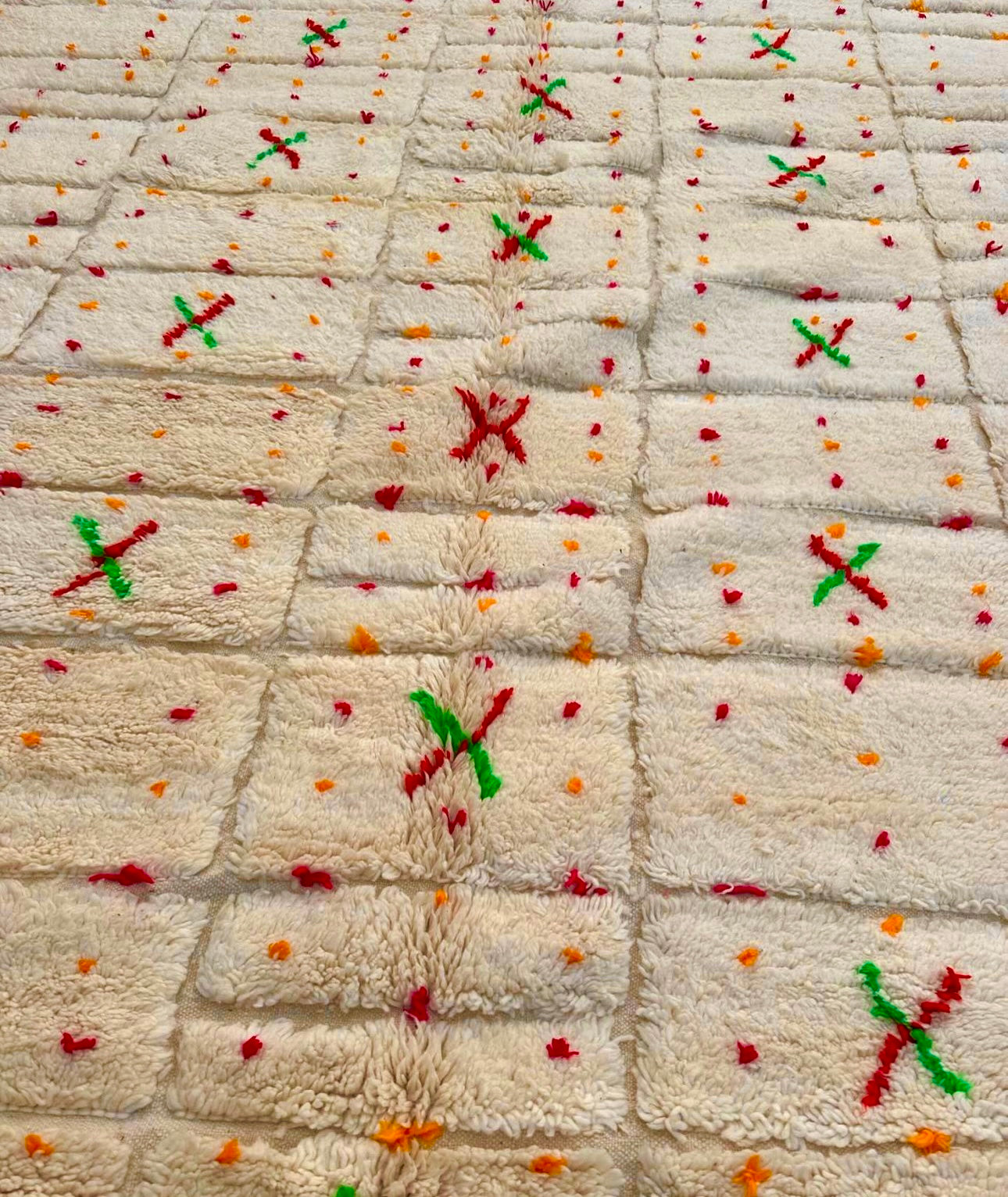 Azilal Rug, size 340 x 240 || 11.15 x 7.87 ft