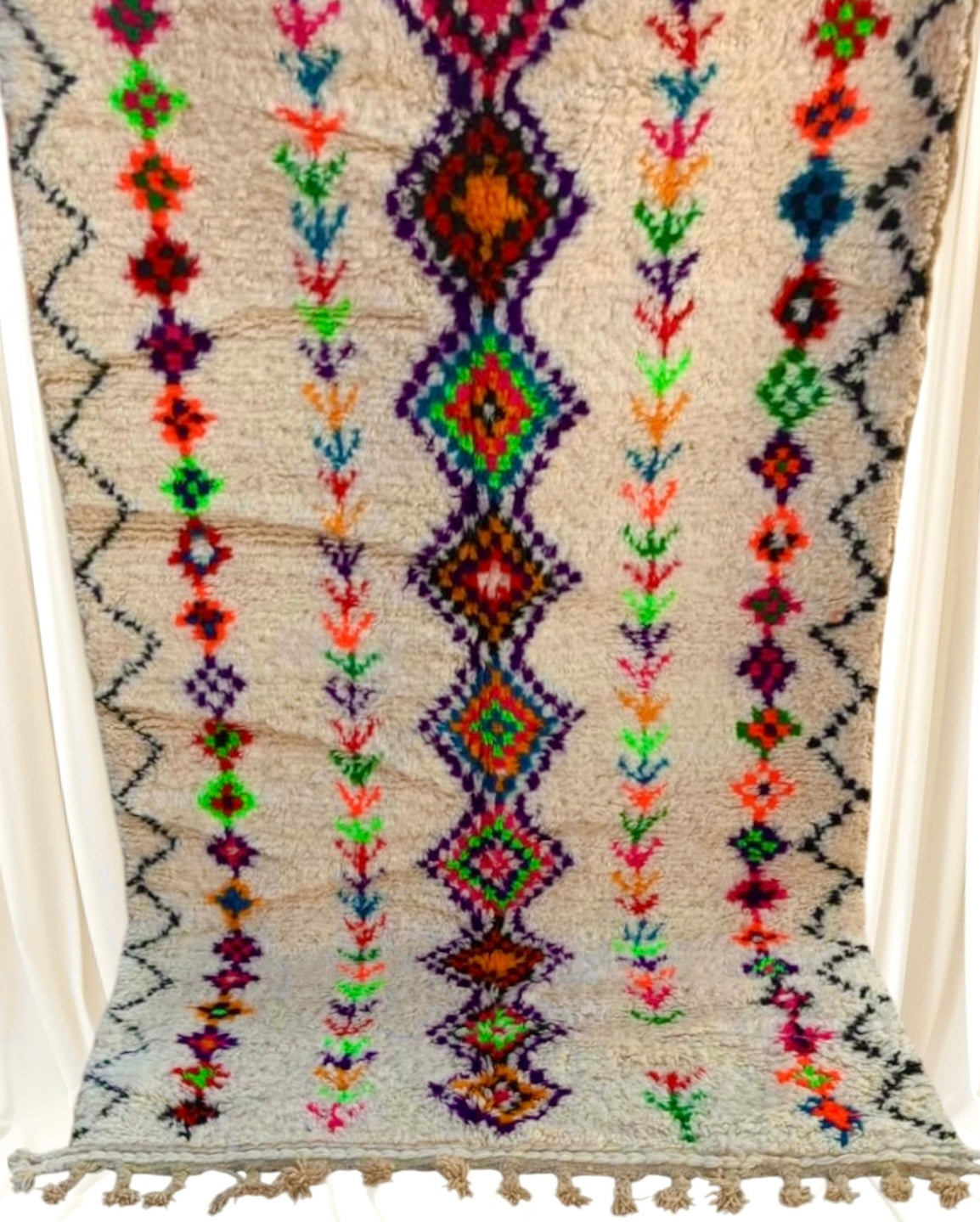 Handmade Azilal Rug, size 250 x 150 cm || 8.2 x 4.92 ft