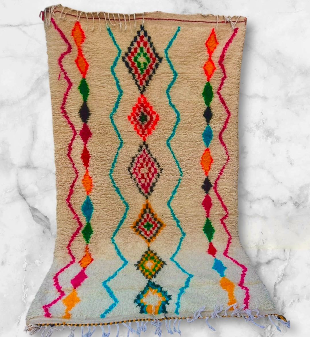 Handmade Azilal Rug, size 250 x 150 cm || 8.2 x 4.92 ft