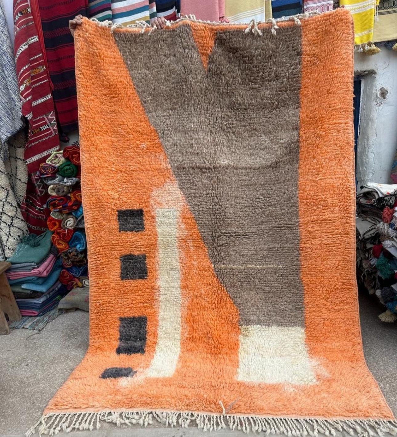 Handmade Azilal Rug, size 250 x 150 cm || 8.2 x 4.92 ft