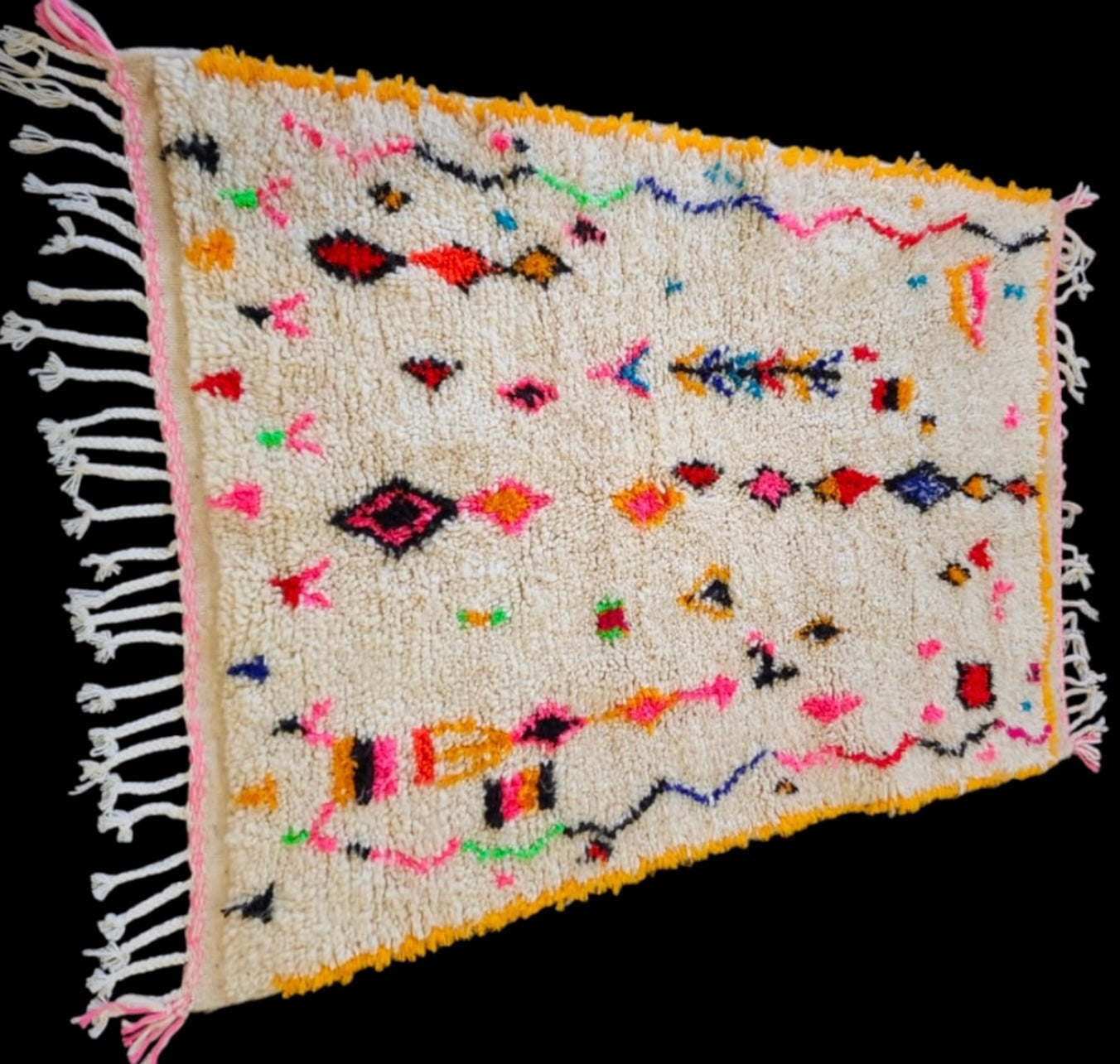 Handmade Azilal Rug, size 150 x 100 cm (4.92 x 3.28 ft)