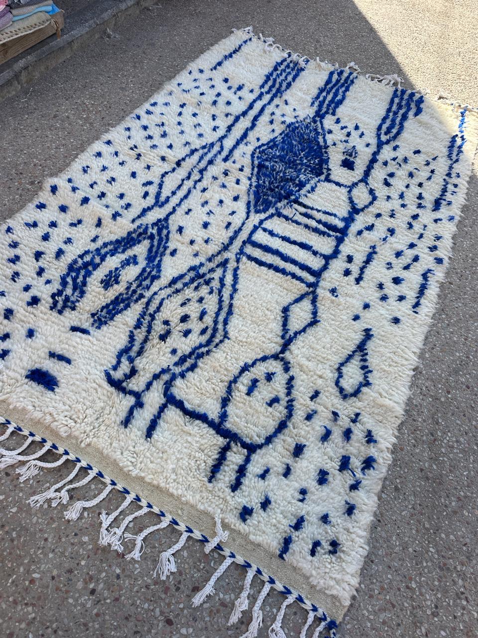 Handmade Azilal Rug, size 250 x 150 cm || 8.2 x 4.92 ft