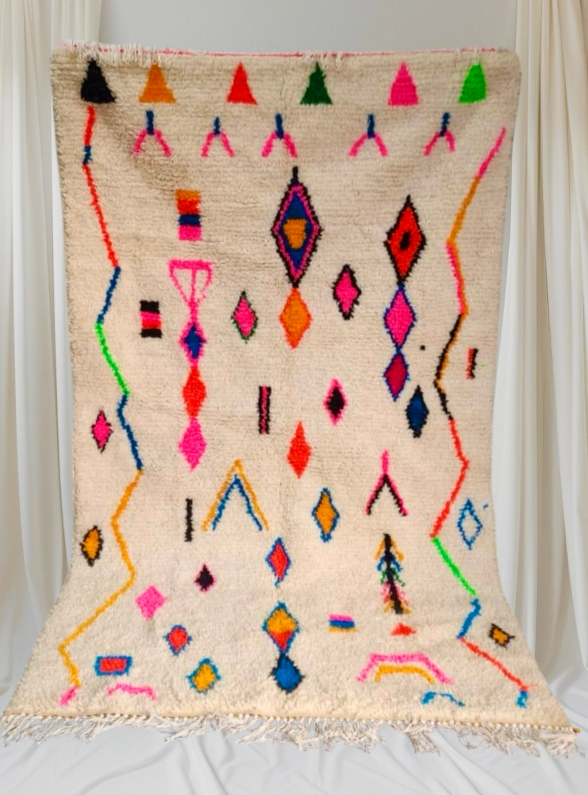 Handmade Azilal Rug, size 250 x 150 cm || 8.2 x 4.92 ft