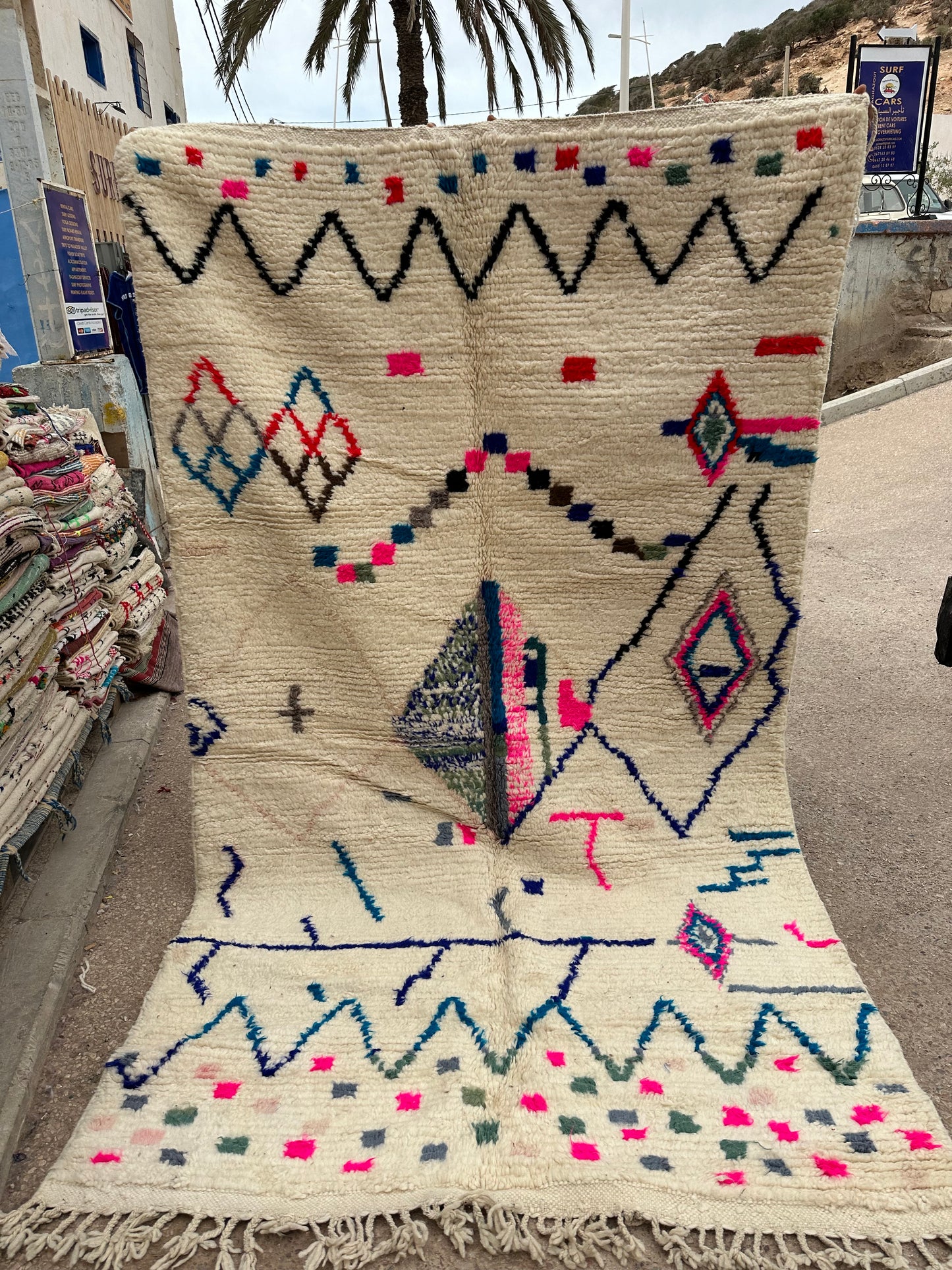 Handmade Azilal Rug, size 250 x 150 cm || 8.2 x 4.92 ft