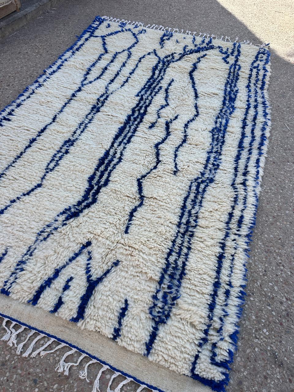 Handmade Azilal Rug, size 250 x 150 cm || 8.2 x 4.92 ft