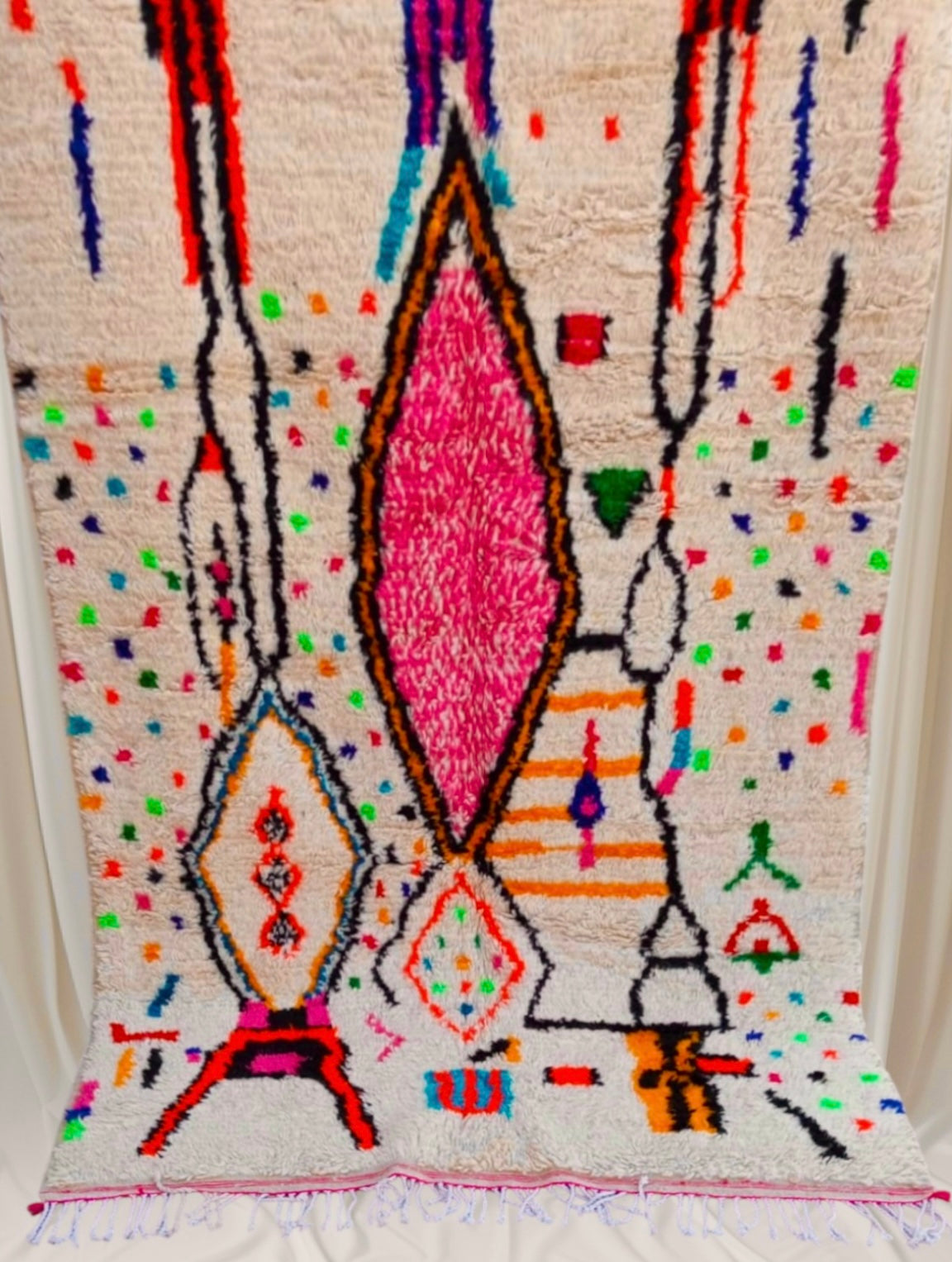 Handmade Azilal Rug, size 250 x 150 cm || 8.2 x 4.92 ft