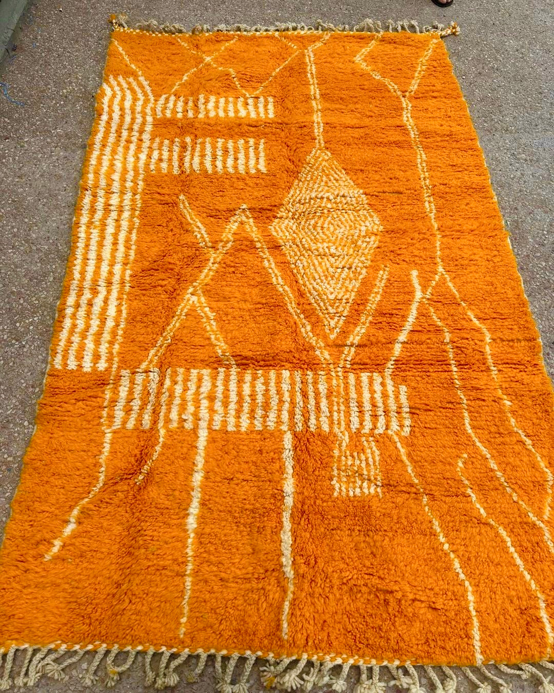 Beni Ouarain Rug size 250 x 150 cm || 8.2 x 4.92 ft