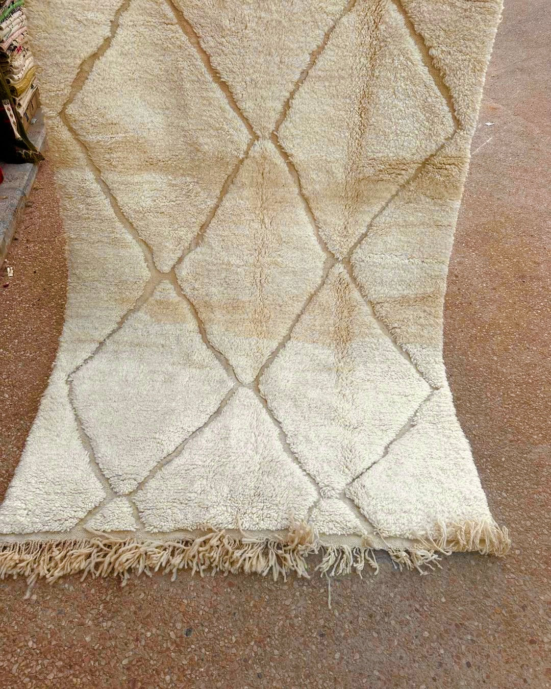 Beni Ouarain Rug size 250 x 150 cm || 8.2 x 4.92 ft