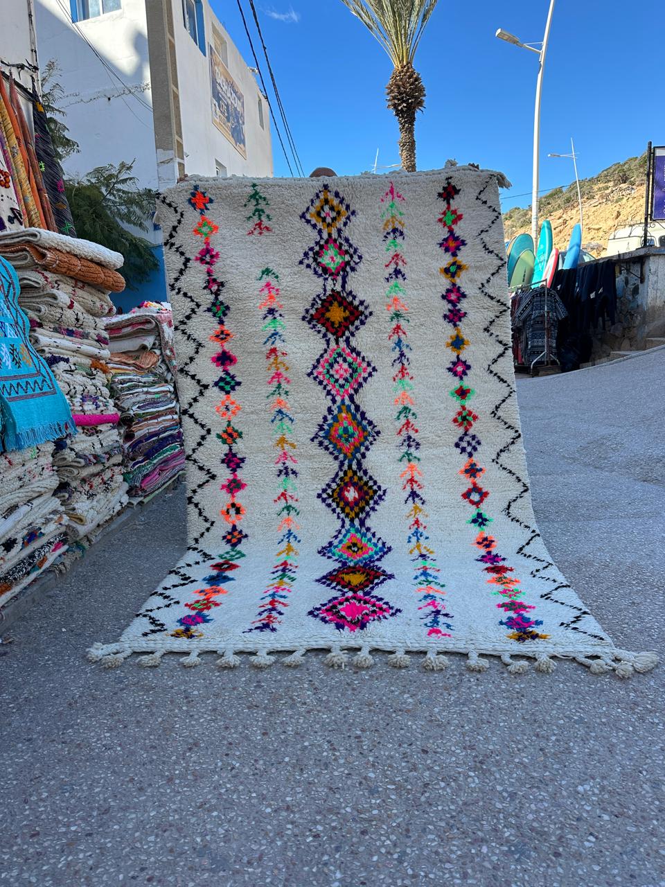 Handmade Azilal Rug, size 250 x 150 cm || 8.2 x 4.92 ft