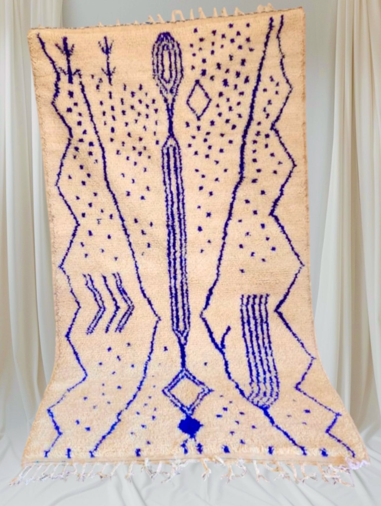 Handmade Azilal Rug, size 250 x 150 cm || 8.2 x 4.92 ft