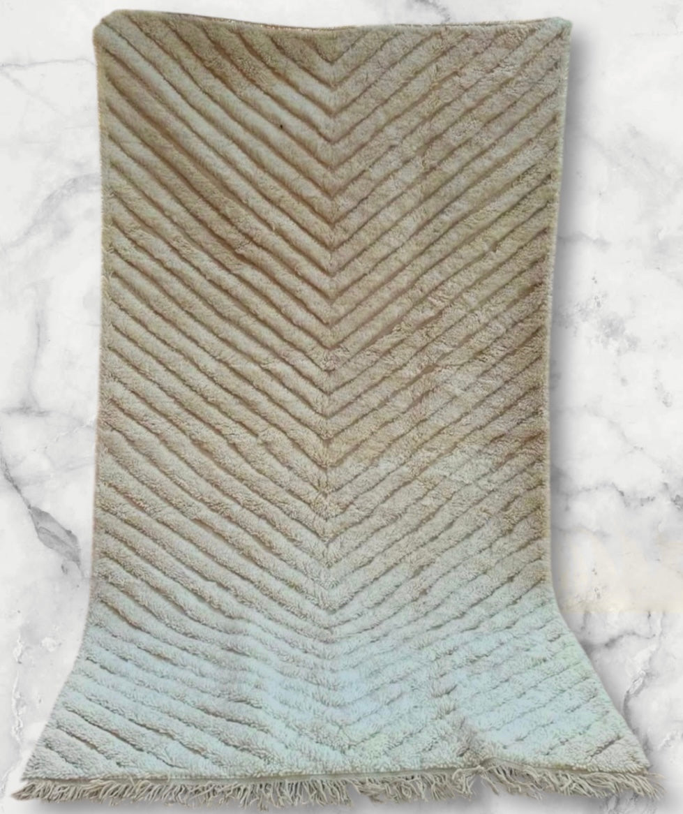 Beni Ouarain Rug size 250 x 150 cm || 8.2 x 4.92 ft