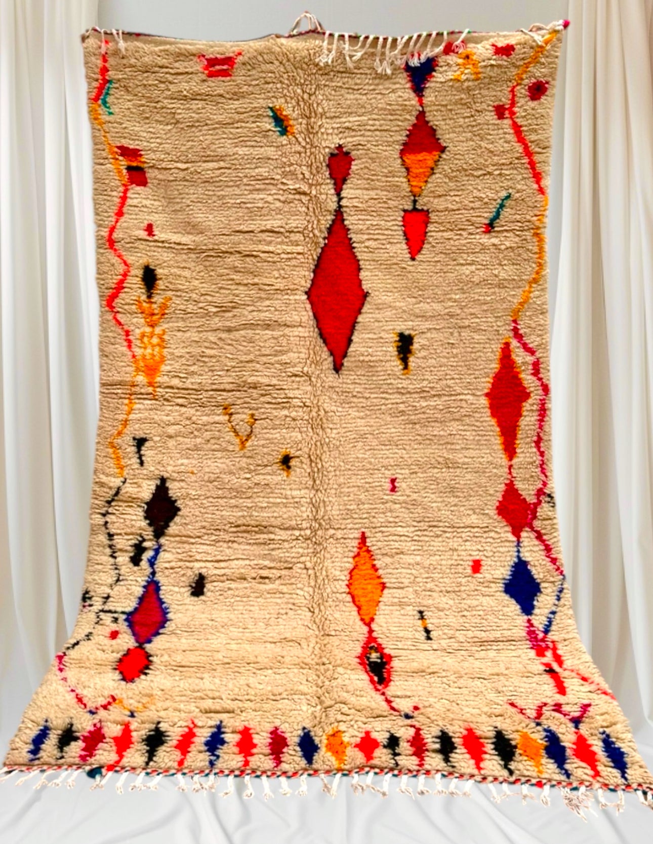 Handmade Azilal Rug, size 250 x 150 cm || 8.2 x 4.92 ft