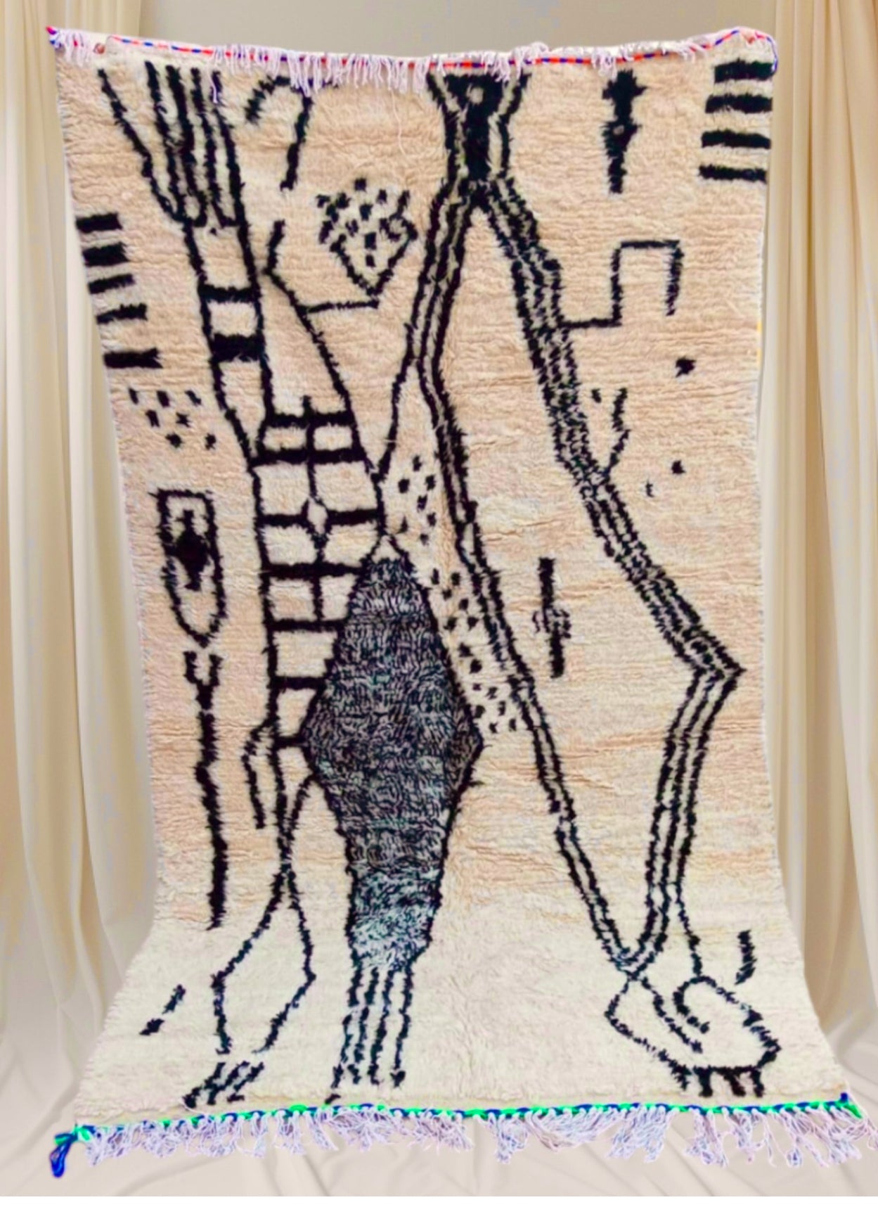 Handmade Azilal Rug, size 250 x 150 cm || 8.2 x 4.92 ft