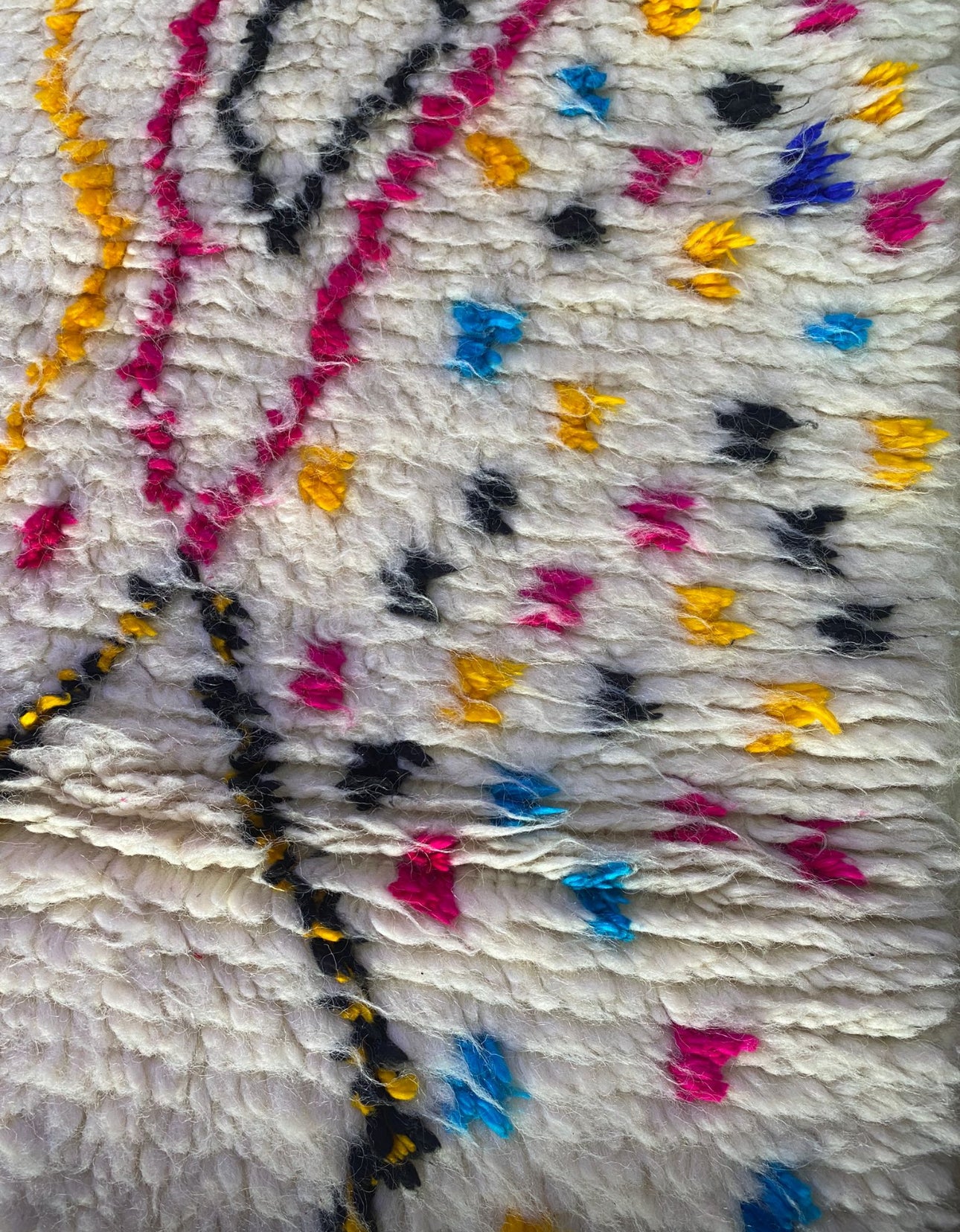 Handmade Azilal Rug, size 150 x 100 cm (4.92 x 3.28 ft)
