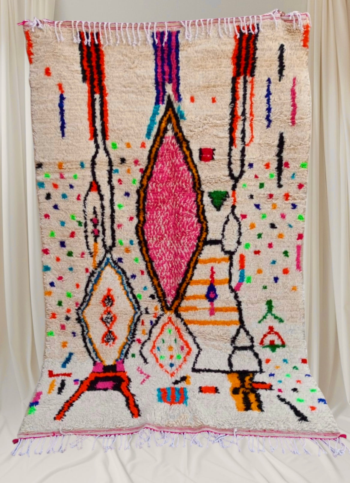 Handmade Azilal Rug, size 250 x 150 cm || 8.2 x 4.92 ft