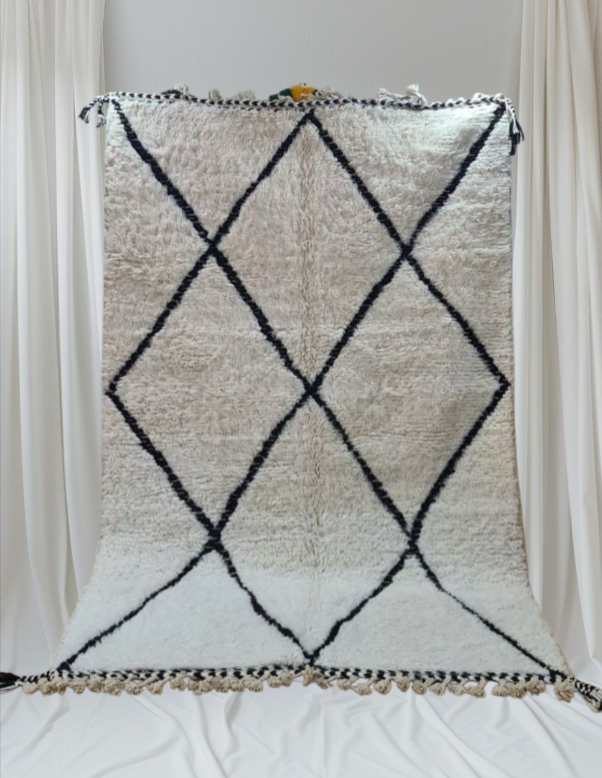 Beni Ouarain Rug size 250 x 150 cm || 8.2 x 4.92 ft