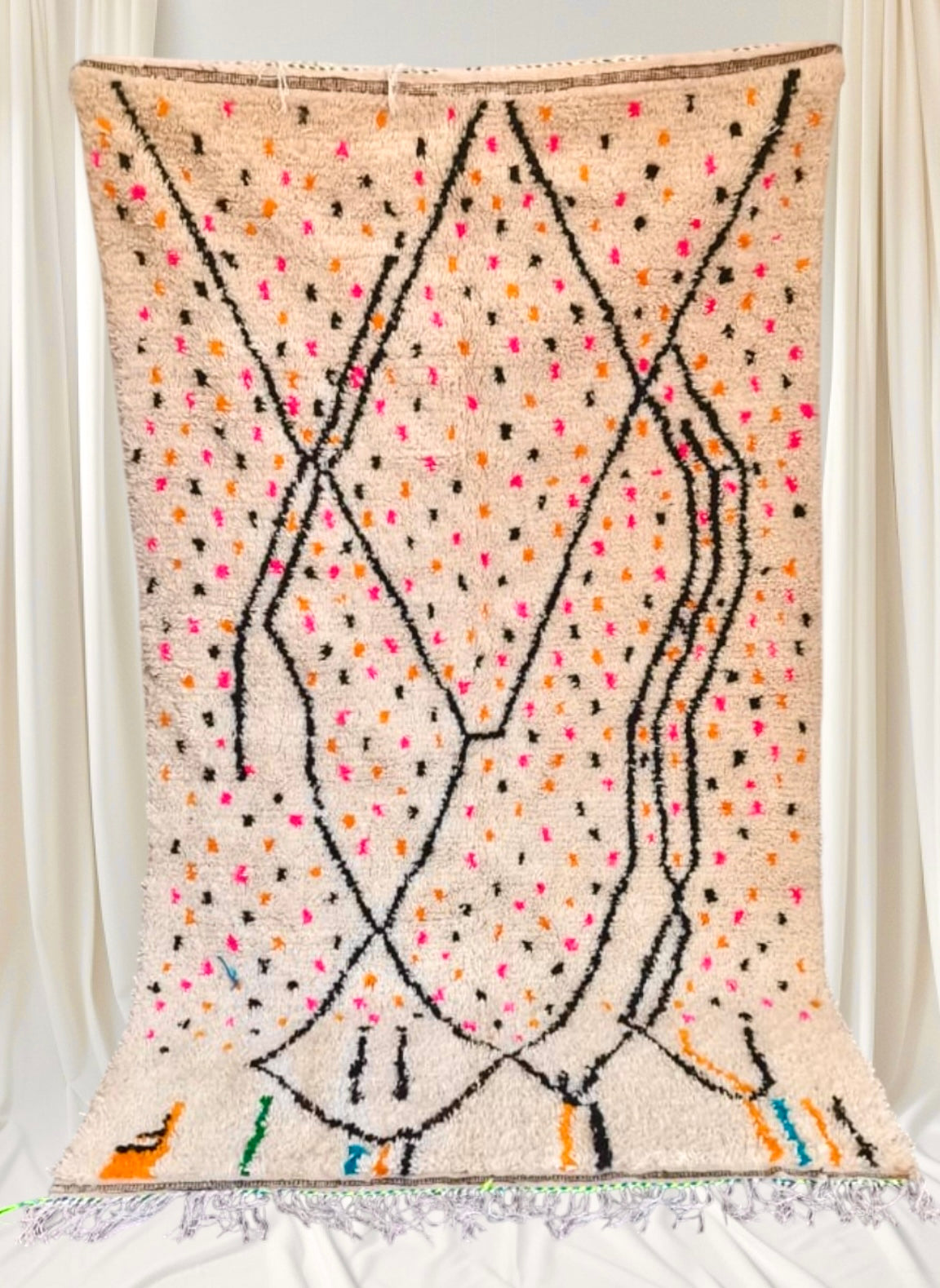 Handmade Azilal Rug, size 250 x 150 cm || 8.2 x 4.92 ft