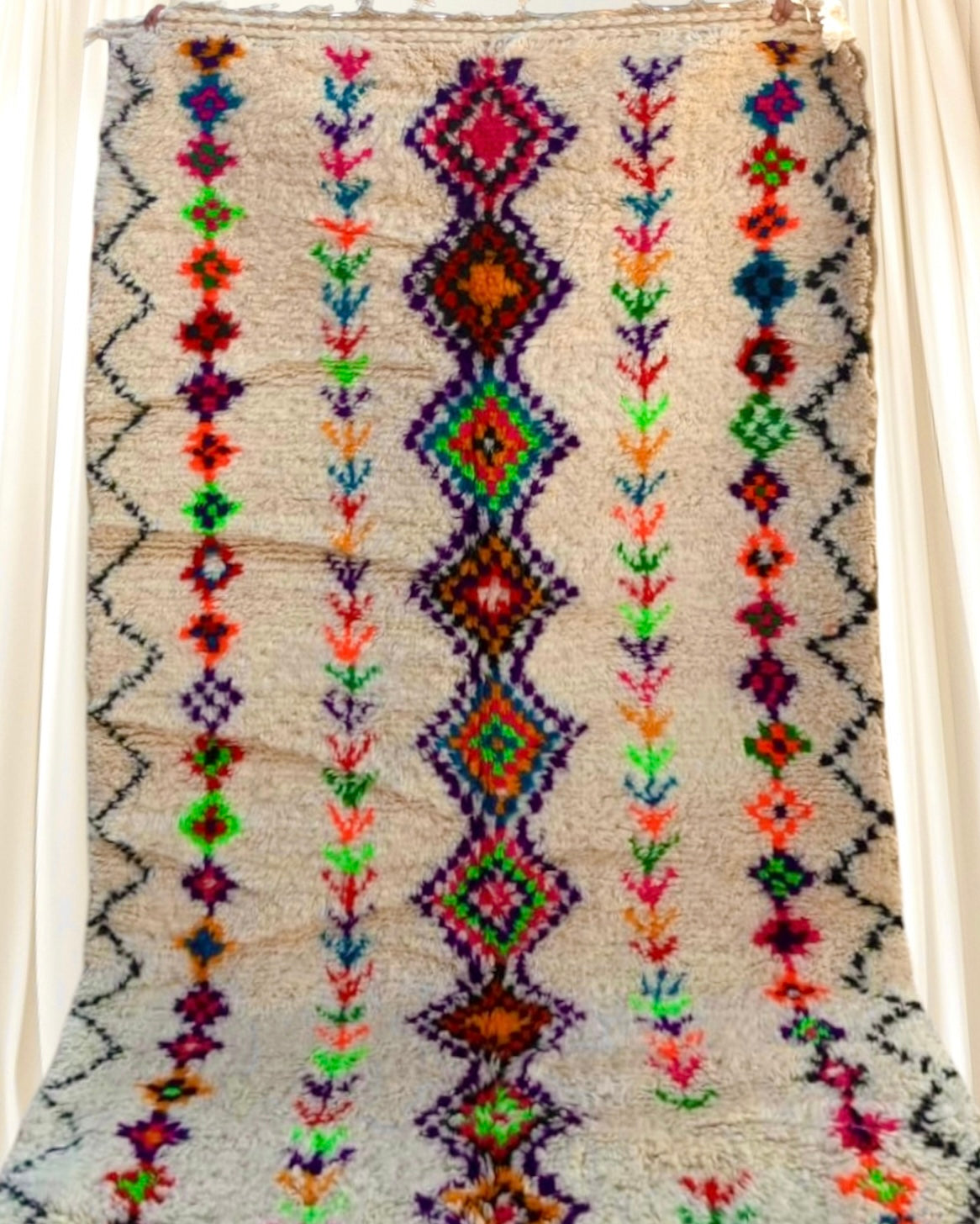 Handmade Azilal Rug, size 250 x 150 cm || 8.2 x 4.92 ft