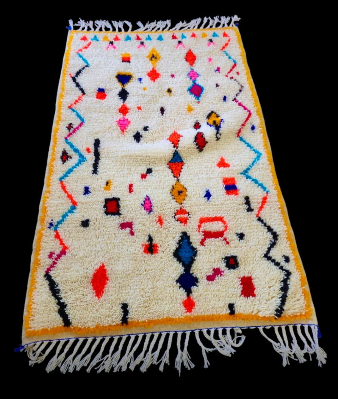 Handmade Azilal Rug, size 150 x 100 cm (4.92 x 3.28 ft)