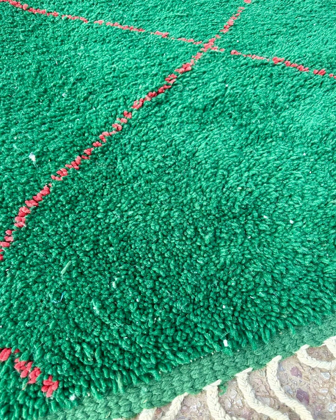 Beni Ouarain Rug size 270 x 170 cm || 8.85 x 5.57 ft
