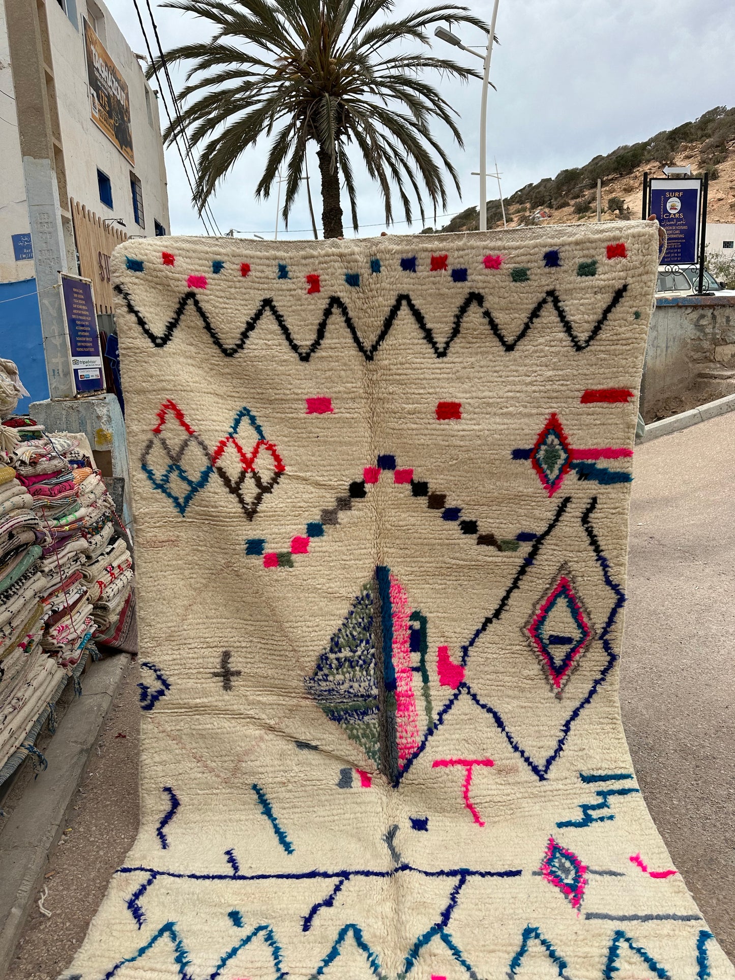 Handmade Azilal Rug, size 250 x 150 cm || 8.2 x 4.92 ft