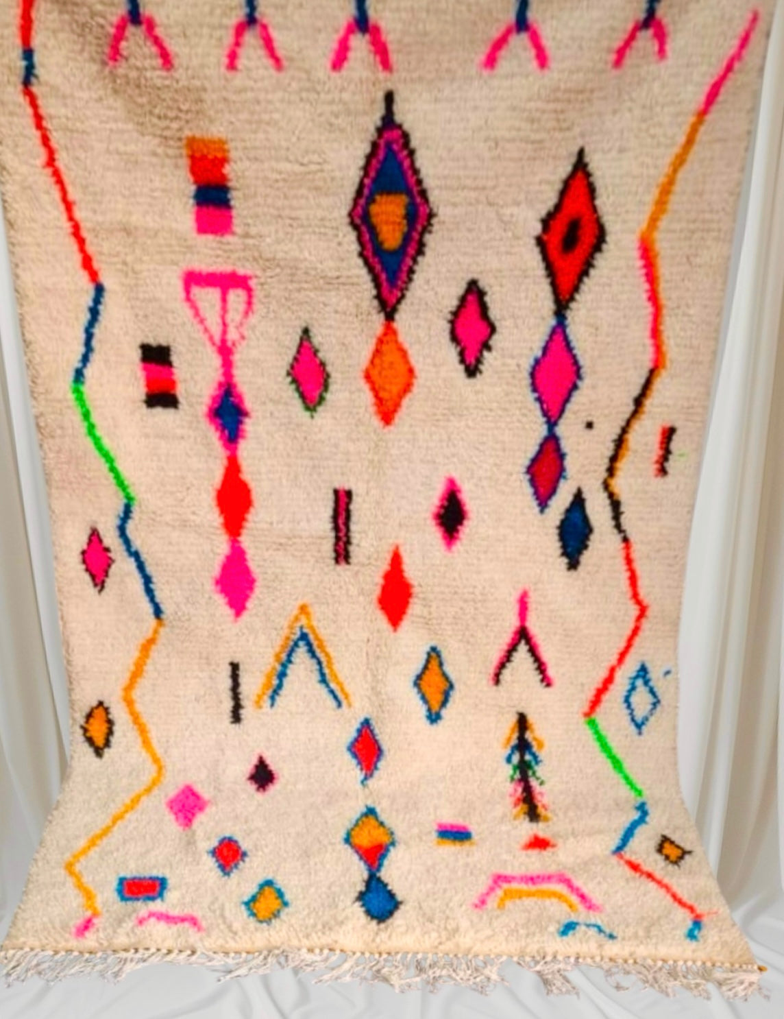 Handmade Azilal Rug, size 250 x 150 cm || 8.2 x 4.92 ft