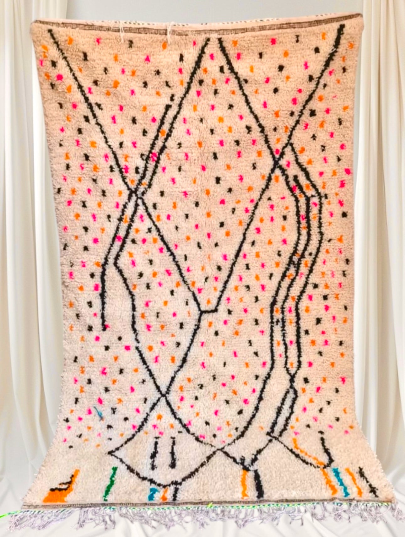 Handmade Azilal Rug, size 250 x 150 cm || 8.2 x 4.92 ft