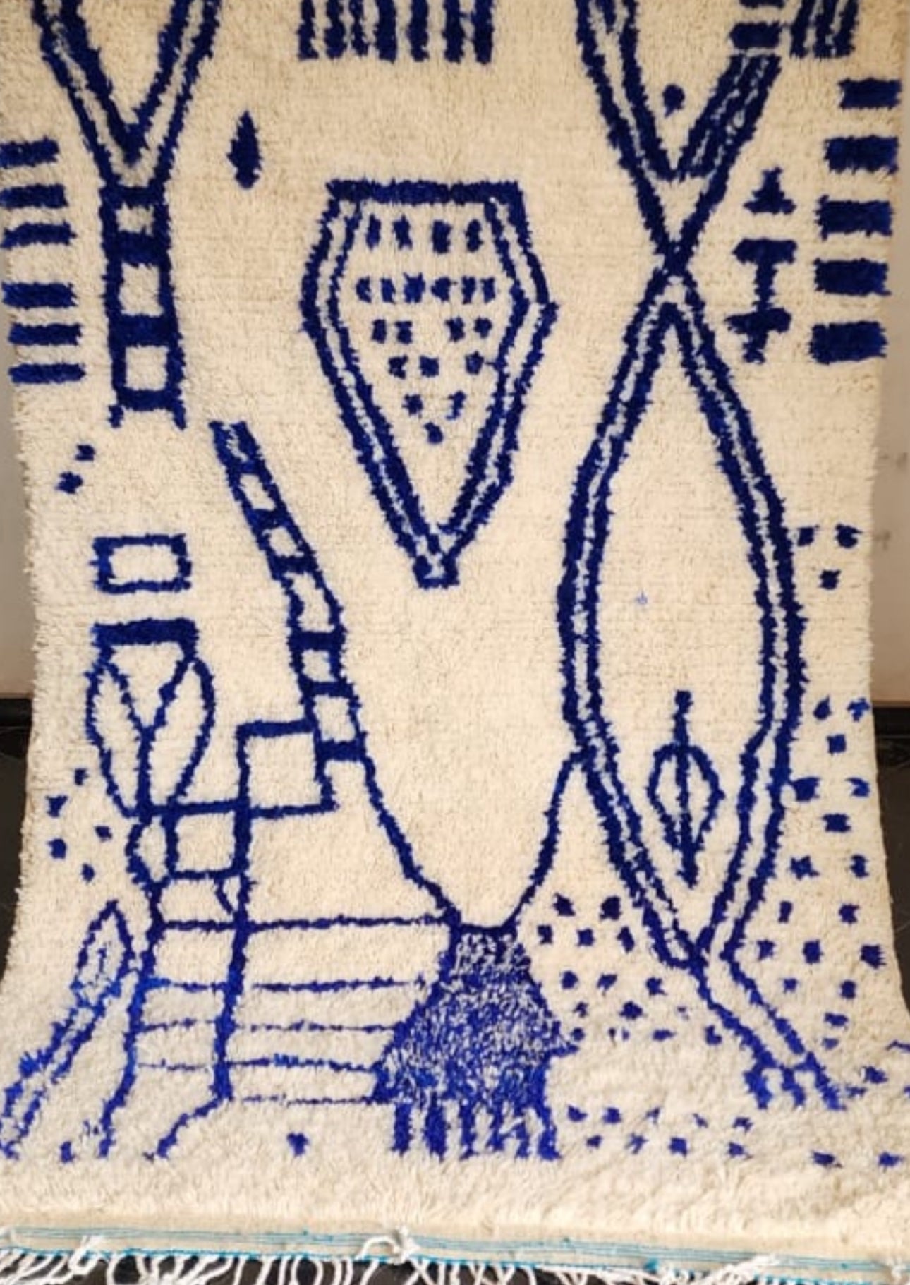 Handmade Azilal Rug, size 250 x 150 cm || 8.2 x 4.92 ft