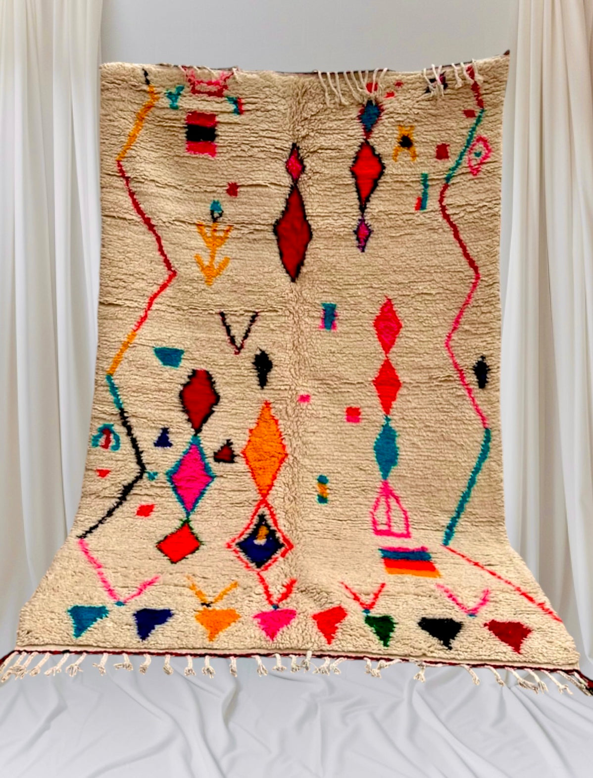 Handmade Azilal Rug, size 250 x 150 cm || 8.2 x 4.92 ft