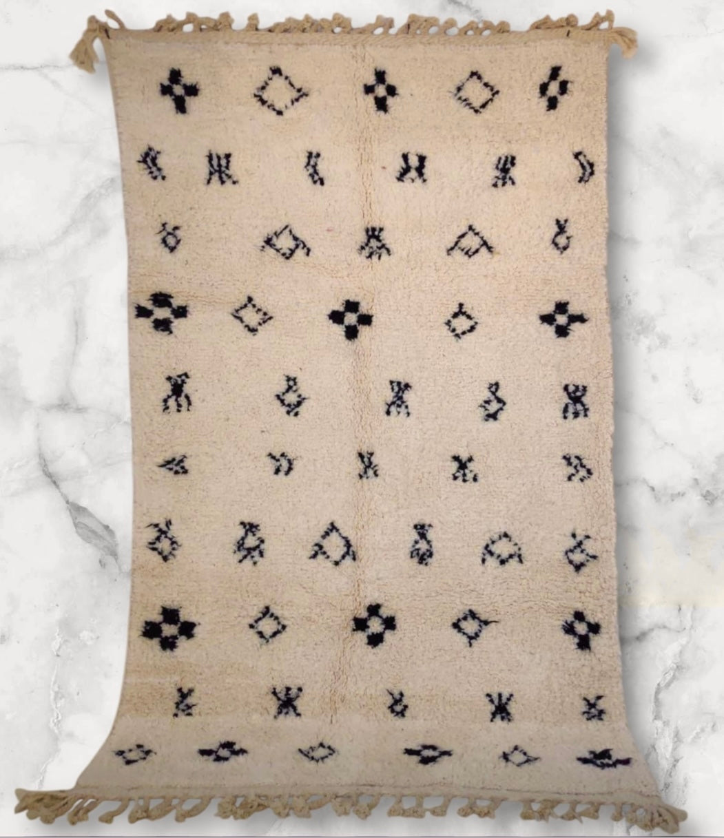 Beni Ouarain Rug size 250 x 150 cm || 8.2 x 4.92 ft