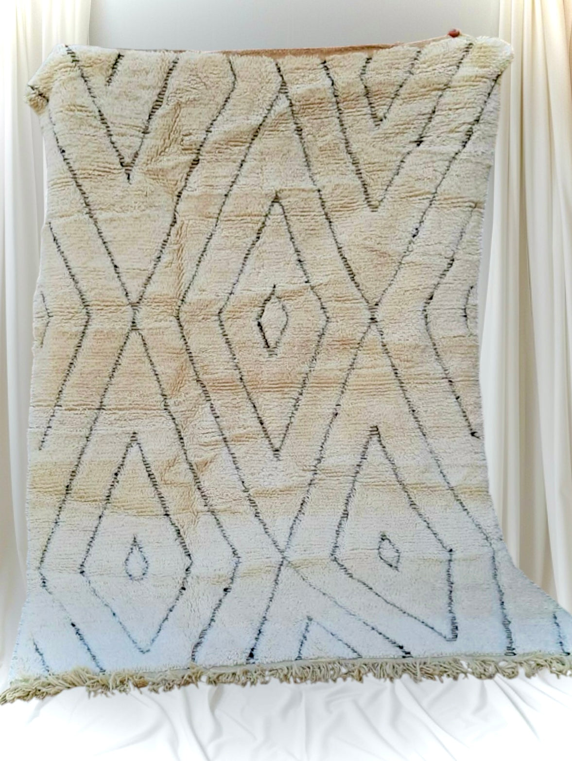 Beni Ouarain Rug size 250 x 150 cm || 8.2 x 4.92 ft