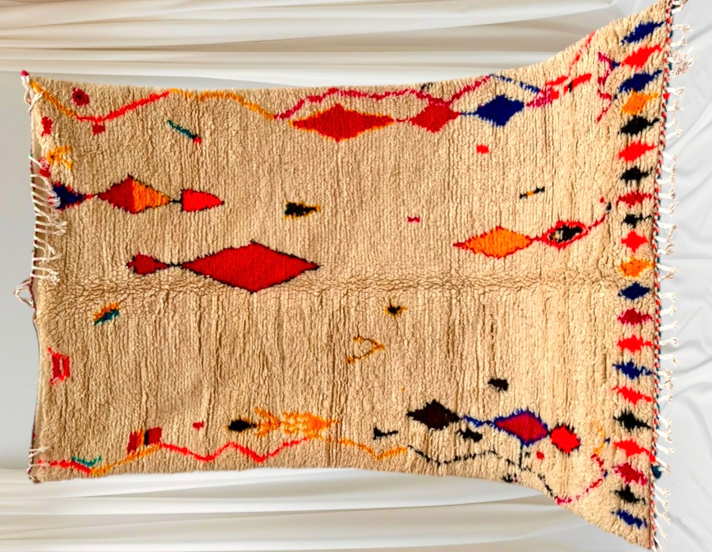 Handmade Azilal Rug, size 250 x 150 cm || 8.2 x 4.92 ft