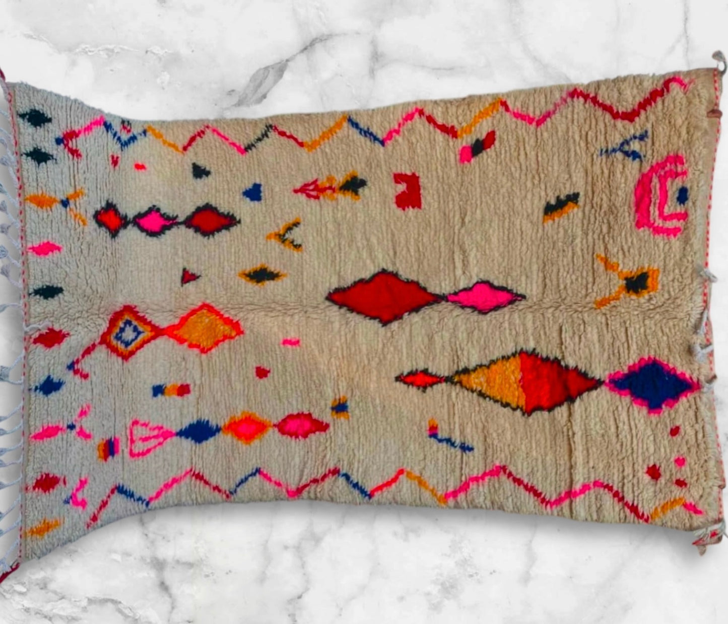 Handmade Azilal Rug, size 250 x 150 cm || 8.2 x 4.92 ft