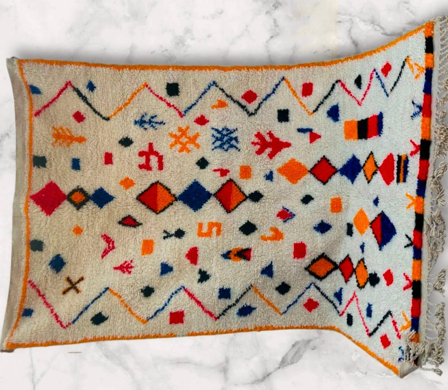 Handmade Azilal Rug, size 250 x 150 cm || 8.2 x 4.92 ft