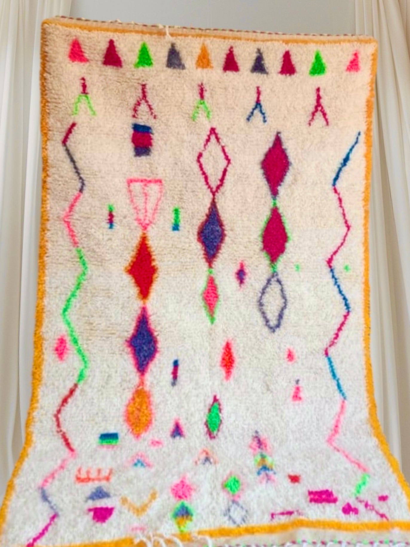 Handmade Azilal Rug, size 250 x 150 cm || 8.2 x 4.92 ft