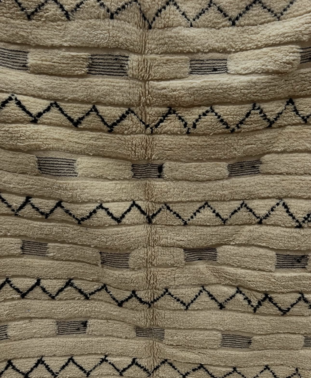 Beni Ouarain Rug size 250 x 150 cm || 8.2 x 4.92 ft
