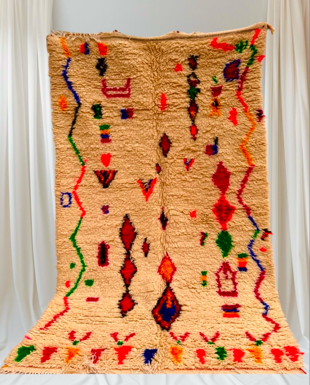 ´ Handmade Azilal Rug, size 250 x 150 cm || 8.2 x 4.92 ft