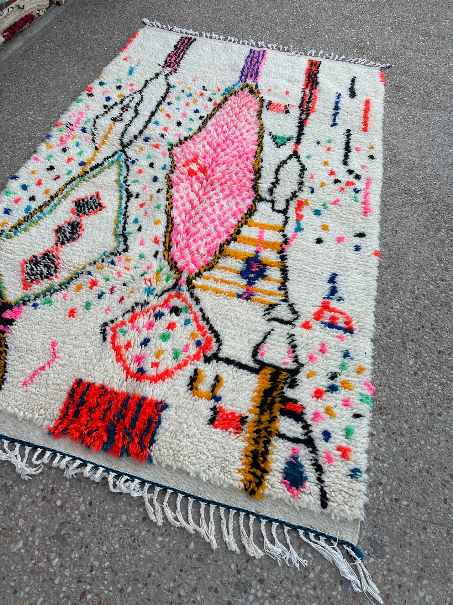 Handmade Azilal Rug, size 250 x 150 cm || 8.2 x 4.92 ft