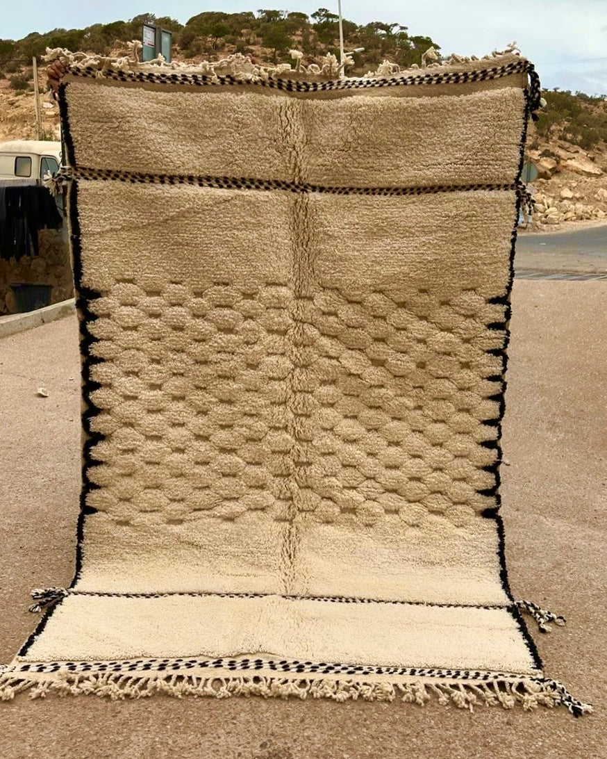 Beni Ouarain Rug size 250 x 150 cm || 8.2 x 4.92 ft