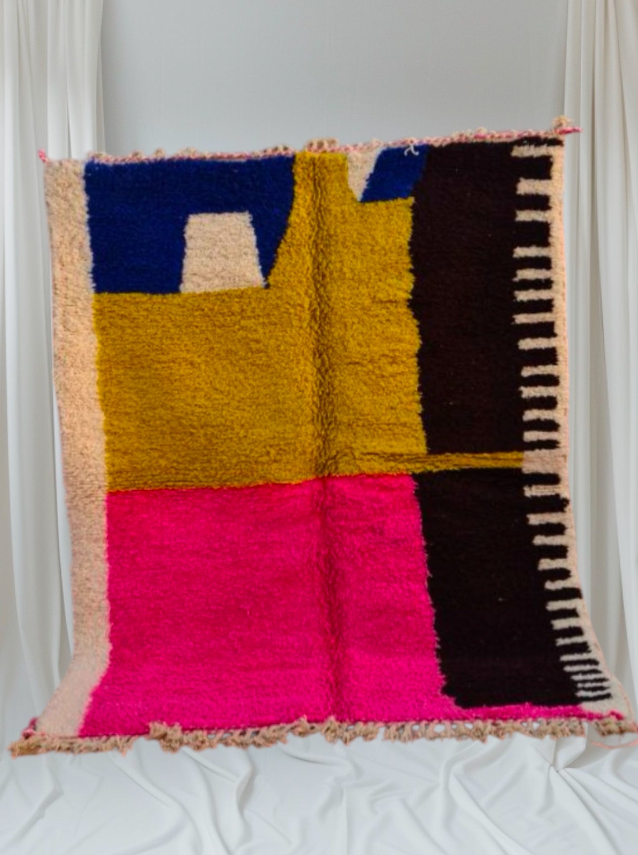 Handmade Azilal Rug, size 250 x 150 cm || 8.2 x 4.92 ft